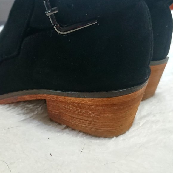 Super Cute Faux Suede Ankle boots, Size 6.5 - Picture 3 of 5